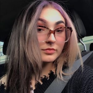 Meet your Posher, Chloe